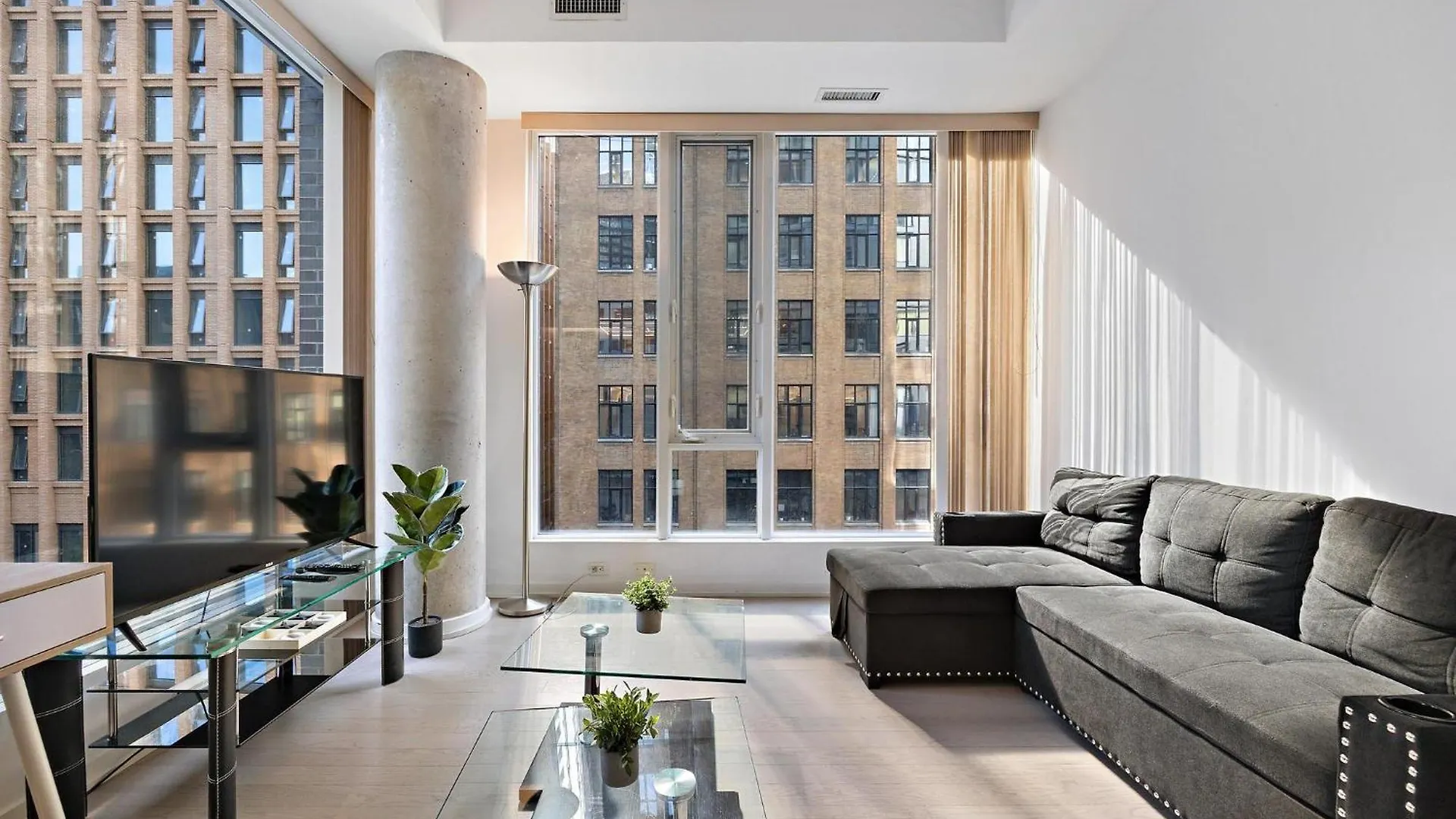 Apartment Trendy 1Bedroom Downtown Toronto Condo