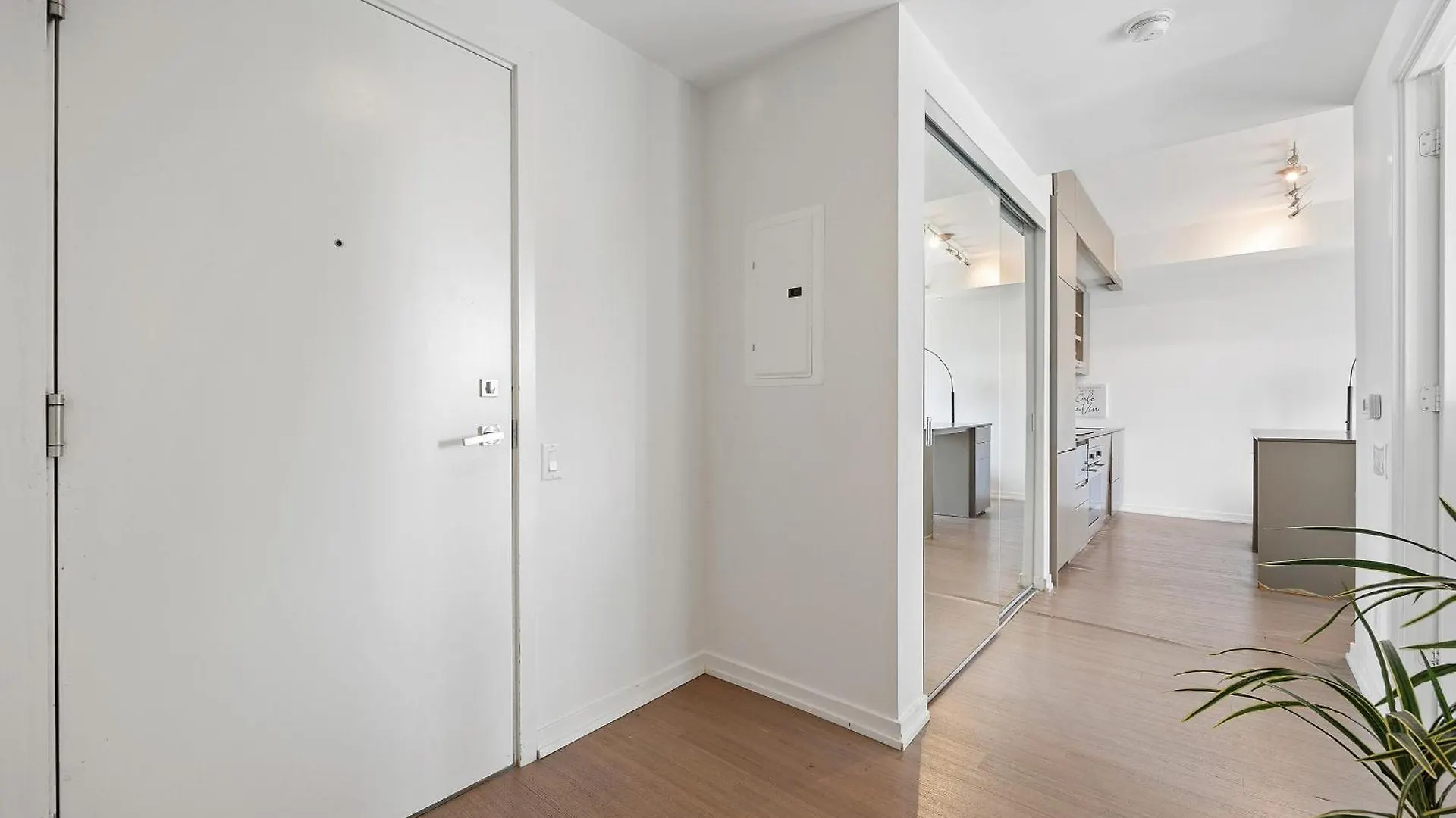 Trendy 1Bedroom Downtown Toronto Condo