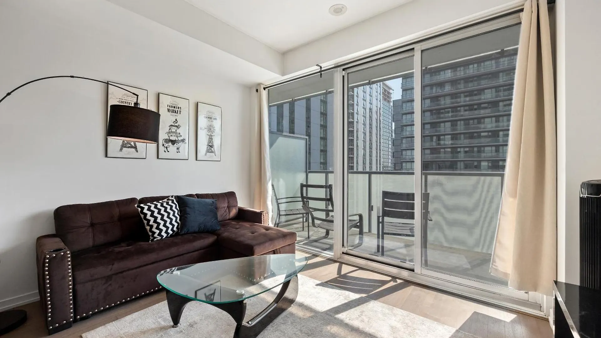 Trendy 1Bedroom Downtown Toronto Condo Apartment