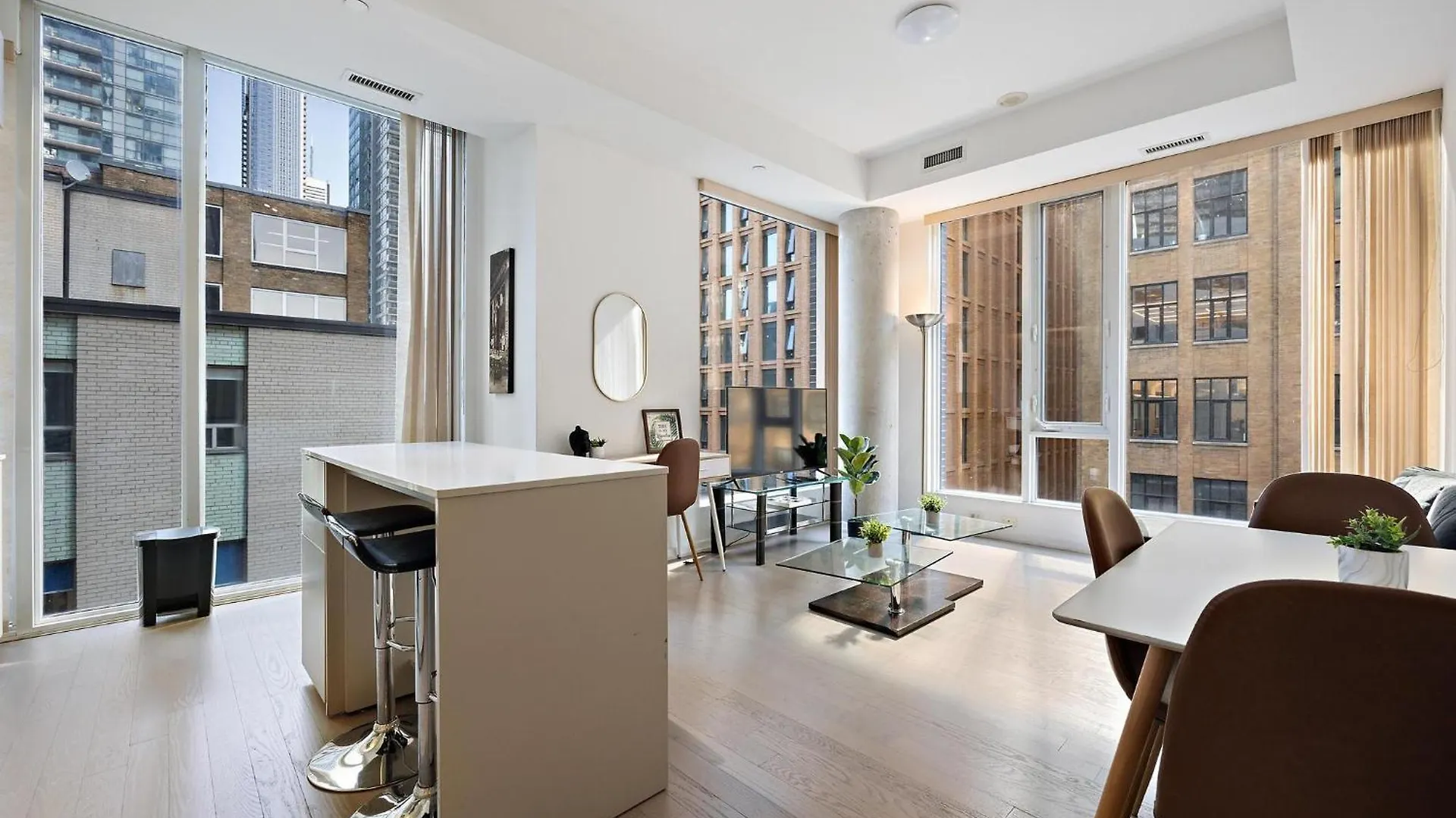 Trendy 1Bedroom Downtown Toronto Condo Apartment